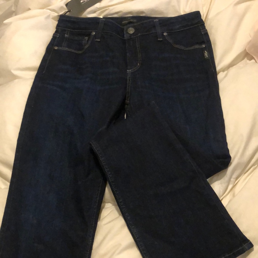 Silvers Slim Boot High Rise Curvy Jeans. 31x33